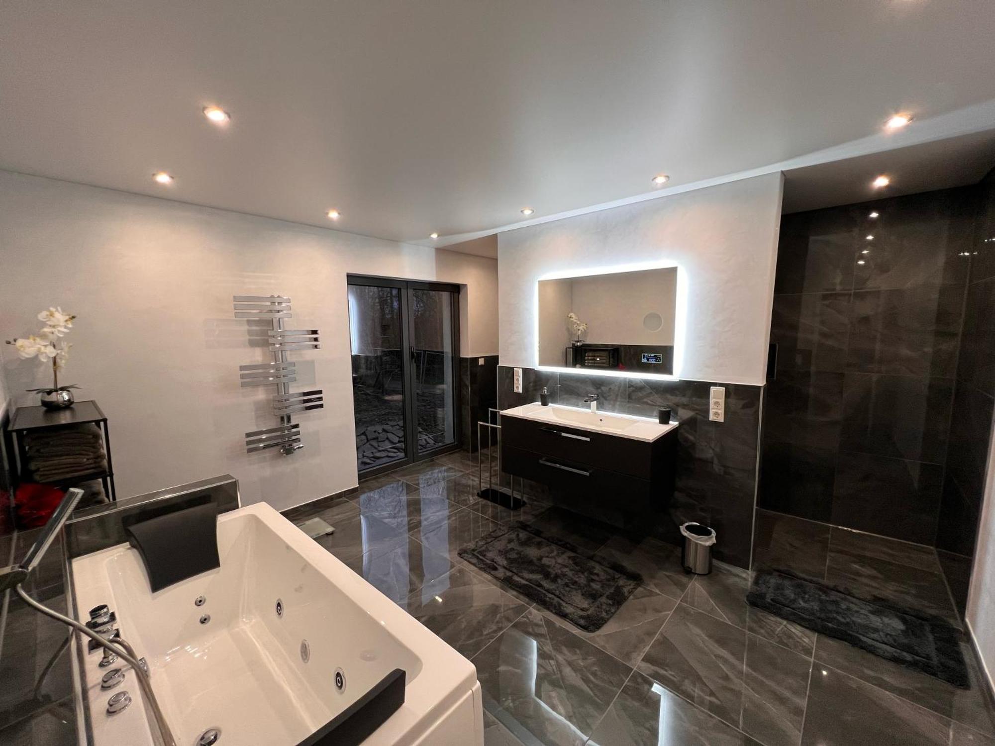 Penthouse M1 Apartment Neunkirchen  Bagian luar foto